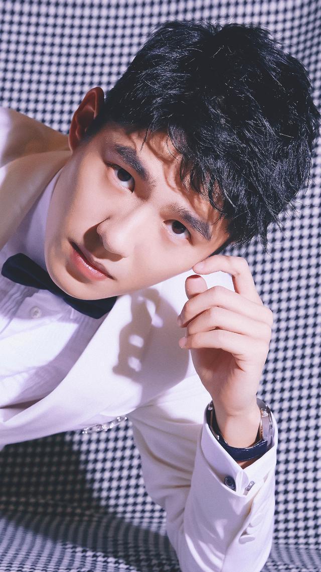 太暖心了!刘昊然给粉丝捐钱 汇款人还写得是自己的本名刘源