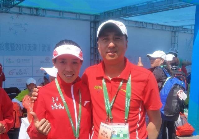 谴责何引丽扔国旗的四川人魏静,她是何许人也原来此人不简单!