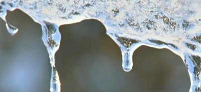 ​你听说过水刀吗？号称可以轻易切开钢板，斧头碰上也得让其三分