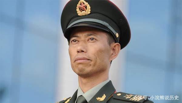 一级军士长的官职有多大？团长在他眼里只算新兵