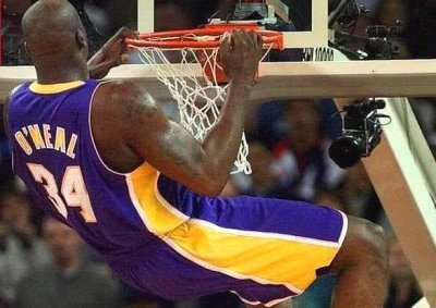 ​你以为巅峰时期的奥尼尔只能扣碎篮板, 你就太天真了