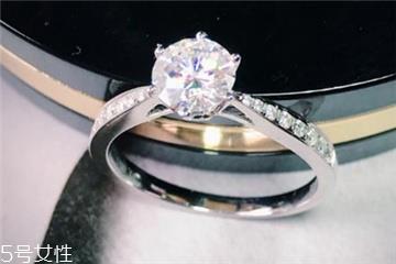 钻戒四爪好还是六爪好?钻戒六爪和四爪区别 钻戒四爪好还是六爪好?钻戒六爪和四爪区别