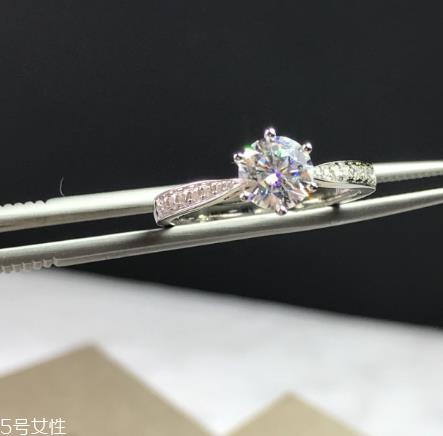 钻戒四爪好还是六爪好?钻戒六爪和四爪区别 钻戒四爪好还是六爪好?钻戒六爪和四爪区别