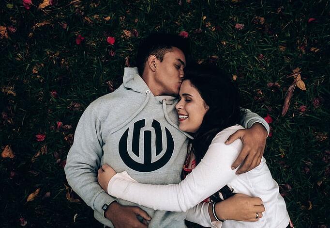 属猪和属鸡的婚姻相配吗?不是最佳配对