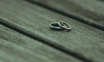 ​已婚属狗女今年的婚姻状况和命运解析