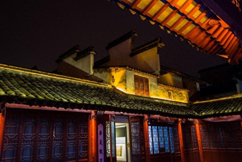 南京夫子庙，中国最大的传统古街市，著名国家AAAAA级旅游景区