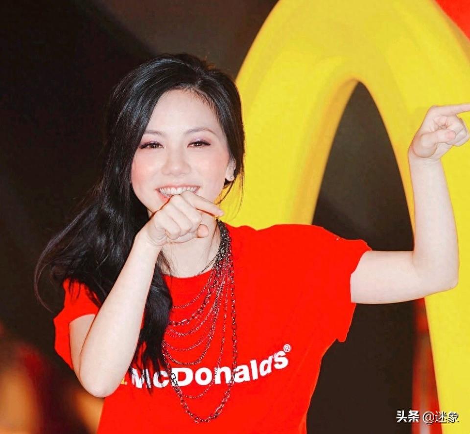 邓紫棋《我是歌手》之前旧照集锦,这也太稚嫩可爱了吧