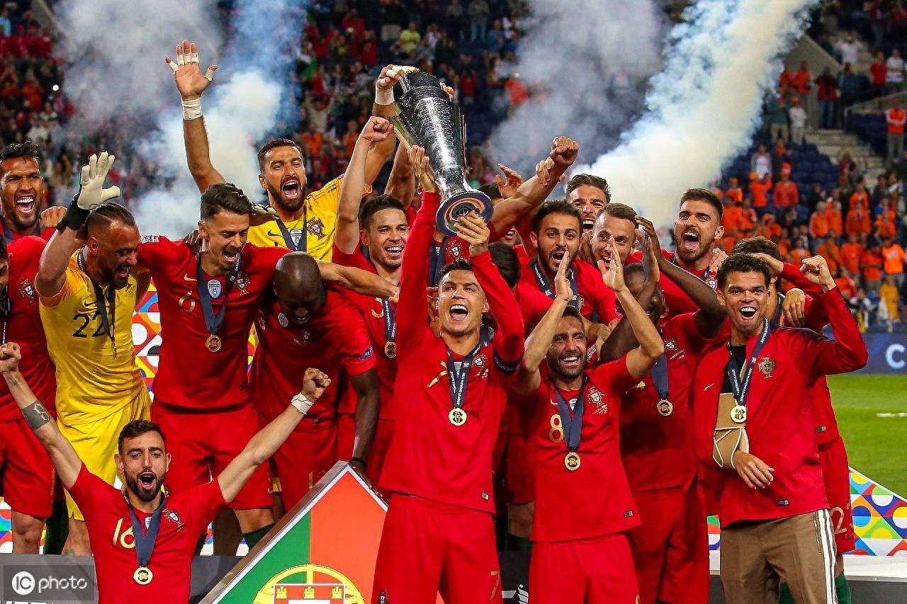 欧洲国家联赛决赛葡萄牙1比0荷兰,C罗作为队长捧杯激动时刻