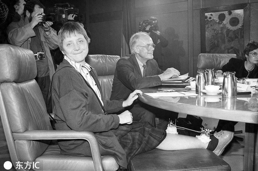 默克尔罕见旧照大曝光 默大妈年轻时候原来是这样