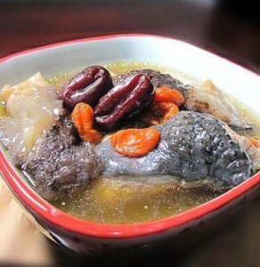 ​舌尖上的菜谱之鱼翅炖乌鸡汤