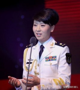 ​闫学晶满含泪花饱含深情的演唱《孝敬爹和妈》直达心坎的歌！