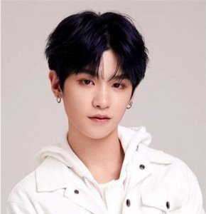 ​15款韩系男生发型设计，时髦抢眼的韩式男发推荐！
