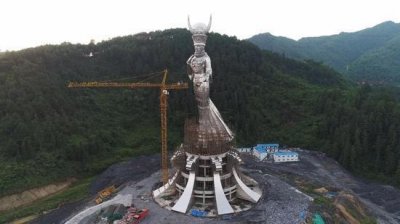 ​世界最高的苗族美神《仰阿莎》大型雕像欣赏