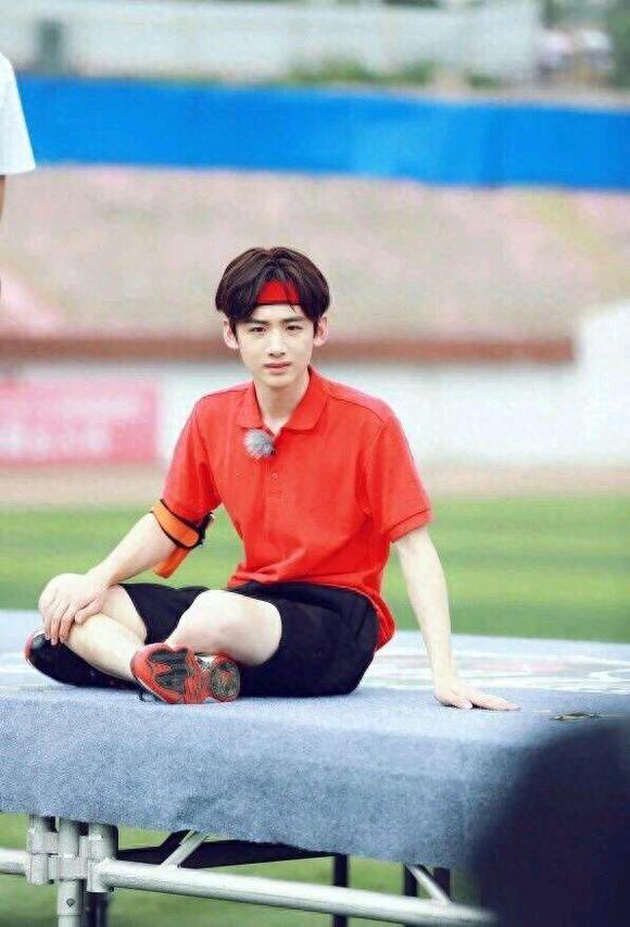 你的陆之昂壁纸已上线yeah!