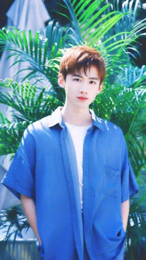 你的陆之昂壁纸已上线yeah!