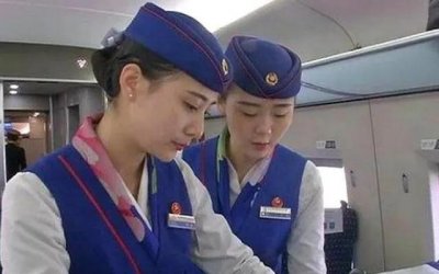 ​为何高铁上的女乘务员离职率这么高？辞职员工道出隐情，很现实！