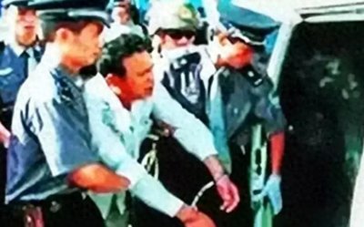 ​2001年，贪官被执行死刑，从＂好干部＂到死刑犯，临刑前全身瘫软