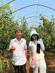 ​从舞媚娘到助农主播，变形计叛逆少女如今还会帮助村爸孩子