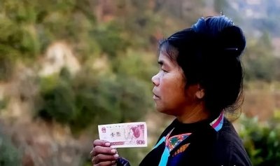 ​石奶引：因长的太美被印在1元纸币上，如今她过的怎么样了？