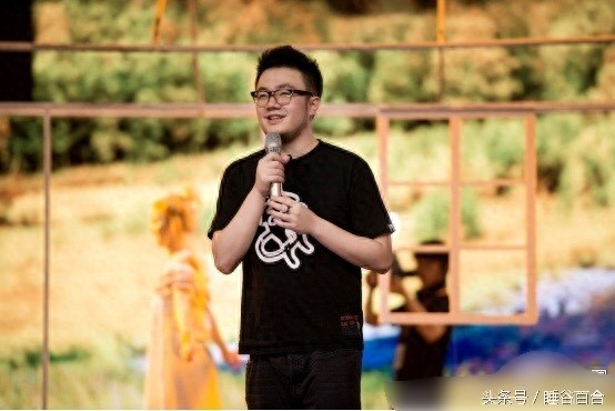 55岁宋丹丹的26岁儿子巴图，长得像父亲英达