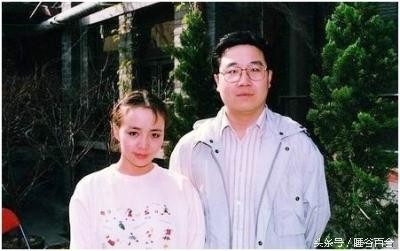 55岁宋丹丹的26岁儿子巴图，长得像父亲英达