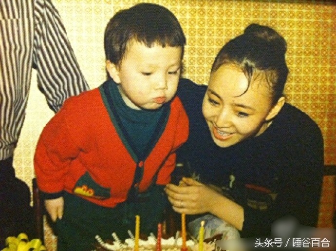 55岁宋丹丹的26岁儿子巴图，长得像父亲英达