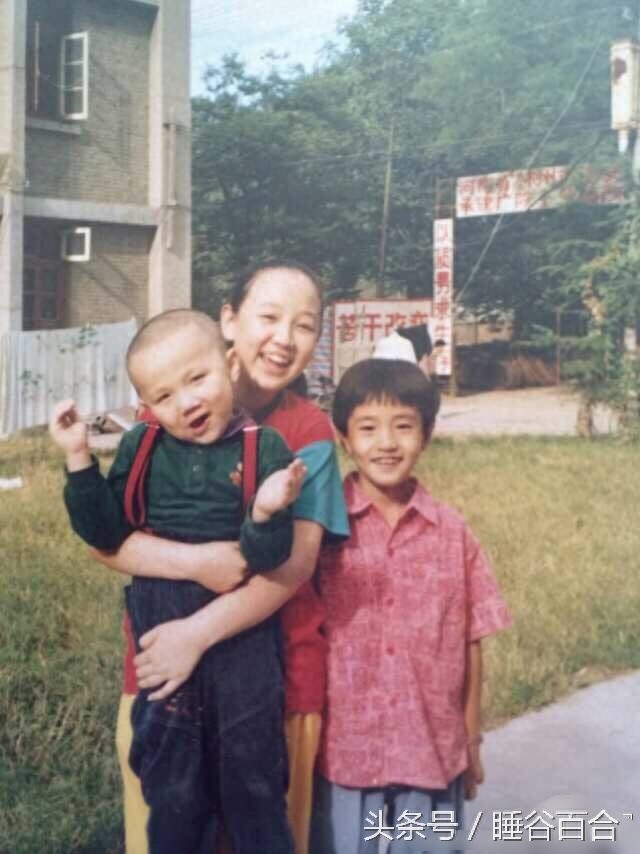 55岁宋丹丹的26岁儿子巴图，长得像父亲英达