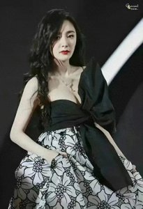 ​十大最受欢迎女明星，前五都是85花，三大90花两大95花都上榜