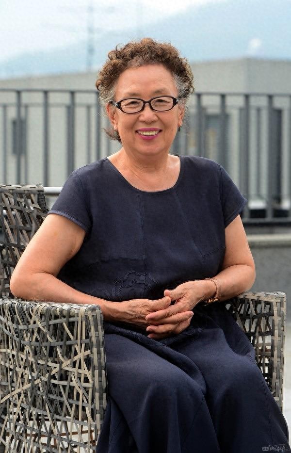 韩国“奶奶专业户”罗文姬