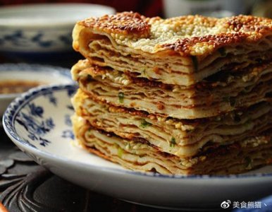 ​超好吃的牛肉千层饼做法，外皮酥脆，层层加肉，比买的还好吃！