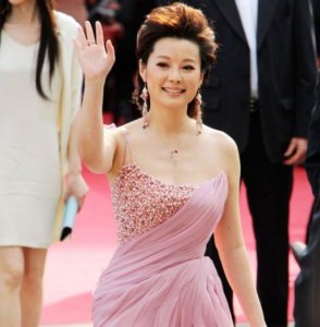 ​袁立回应生子传闻，坦言：我的人生比较非主流，但已经做好准备！