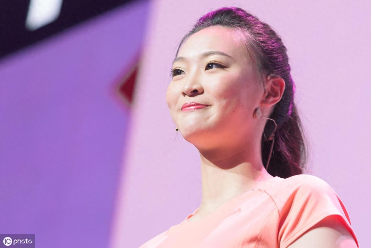 惠若琪退役原因曝光，含泪告别女排退居场外，网友：为你骄傲