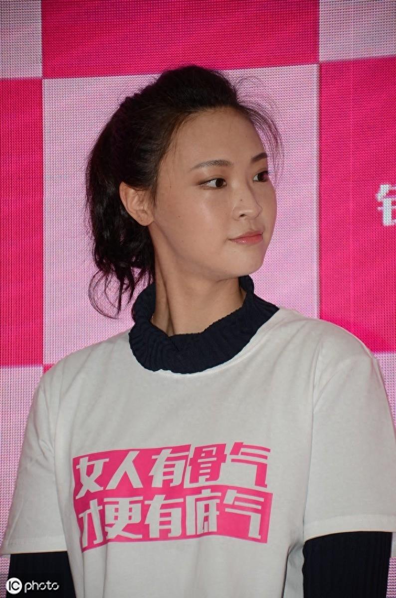 惠若琪退役原因曝光，含泪告别女排退居场外，网友：为你骄傲