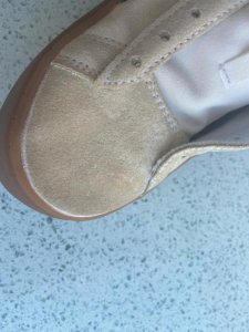 ​麓皮鞋怎么洗（清洗麓皮鞋的技巧）