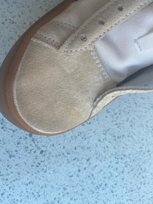 麓皮鞋怎么洗(清洗麓皮鞋的技巧)