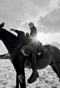 ​英国超模路德维尼·罗希，迪奥马术风格时尚摄影