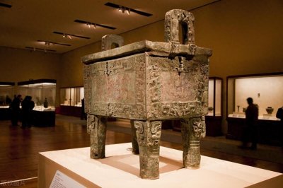 ​司母戊鼎：解读纹饰与古代权力象征的奥秘