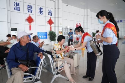 ​用心服务，用情沟通！烟台港客运站开展“炎炎夏日送清凉”主题活动