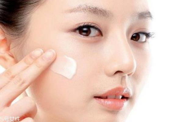 痘痘肌怎么补水 痘痘肌适合用的乳液推荐 痘痘肌怎么补水 痘痘肌适合用的乳液推荐