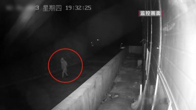 ​一男子夜里全副武装偷走 15 台新空调，竟全部粉碎后 ......