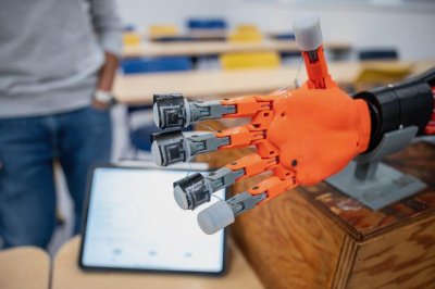 ​手握鸡蛋而不碎，工程师开发出突破性的“机器人皮肤”