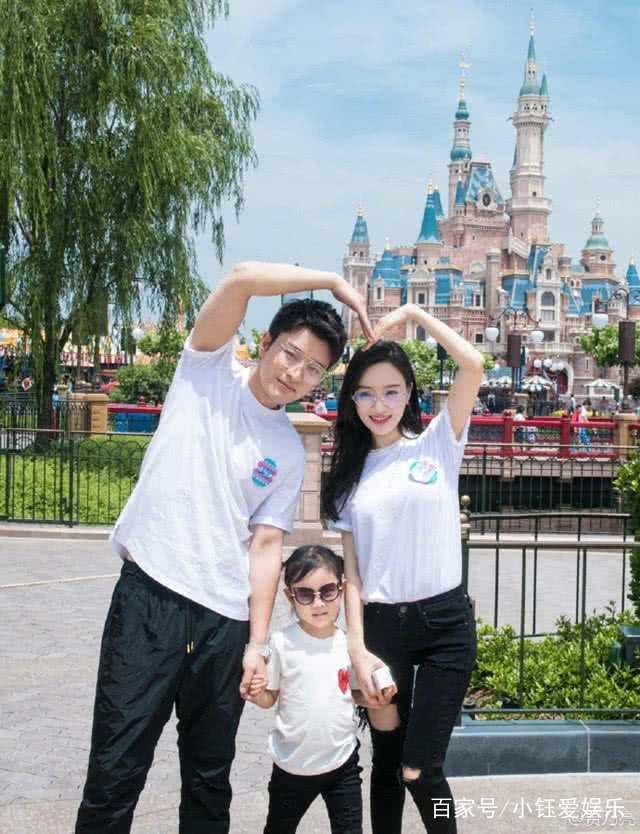 知情人透露贾乃亮李小璐已签字离婚,因有代言在身,暂时难以公开