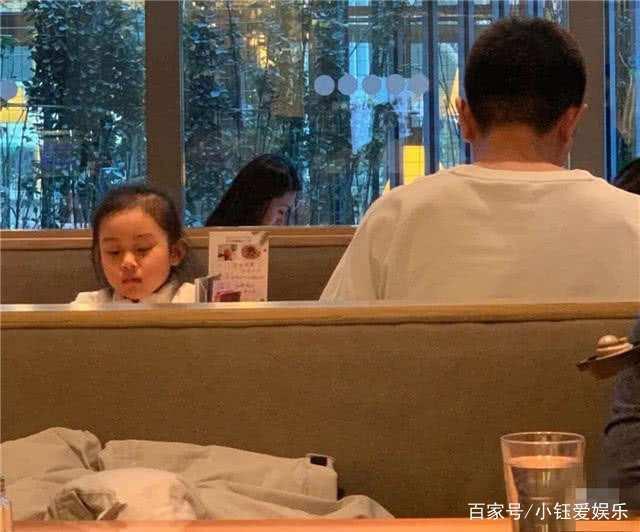 知情人透露贾乃亮李小璐已签字离婚,因有代言在身,暂时难以公开