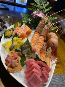 ​三文鱼和虹鳟鱼刺身（三文鱼肉和虹鳟鱼肉的区别图）