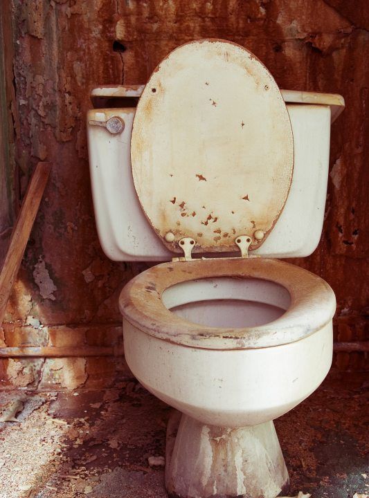 厕所瓷砖上的污垢怎么去除,卫生间瓷砖的黄色污垢怎么去除妙招图2