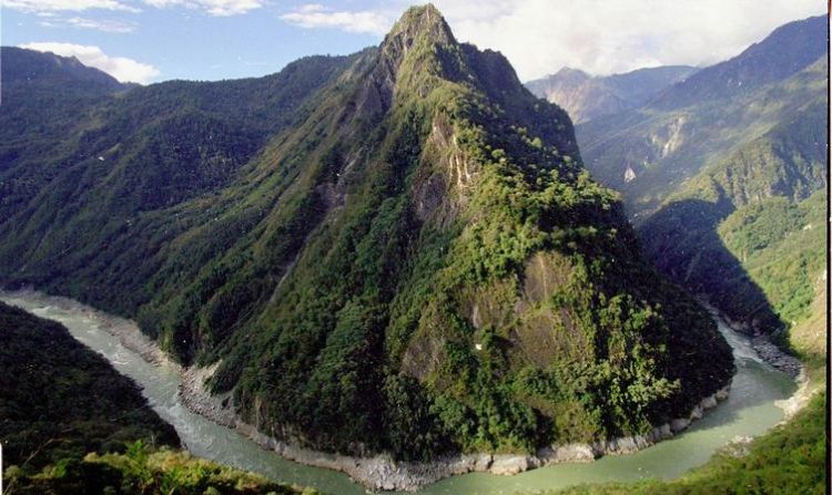 世界第一大峡谷是哪一国的什么峡谷