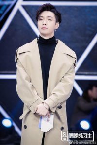 ​张艺兴首曝LAY取名缘由！无奈吐槽“做什么都跟个累”