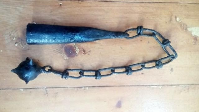 古代俄罗斯人的武器实物——连枷，外表似秤砣，但能轻松砸碎骨头