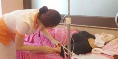 ​国外一女生连打6年美白针，如今已经烂脸，其实美白不用这么麻烦