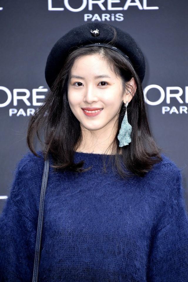 章泽天为什么是网红照妖镜？看完合照你就知道，网友：脸P歪了！